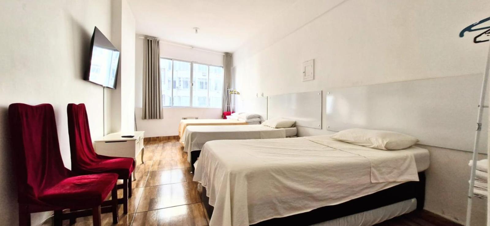 Apartamento Copacabana Saleta, Grande Com Ar Cond Wi-fi A 2 Qds Da